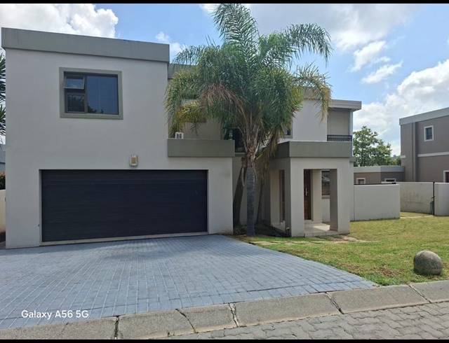 5 BEDROOM HOUSE FOR SALE IN KYALAMI HILLS